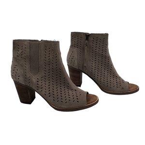 Toms Taupe Suede Peep Toe Laser Cut Block Heel Ankle Booties Size 6.5 Women’s